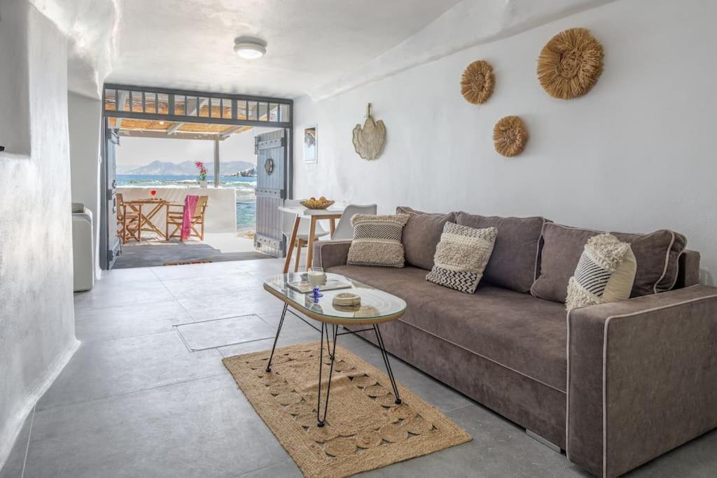 Esperanza Boathouses Mandrakia