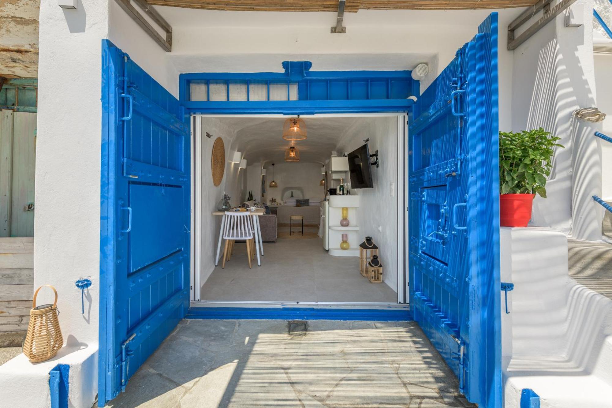 Esperanza Boathouses